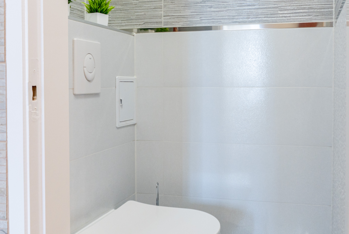 4400 Szabadsag tér wc