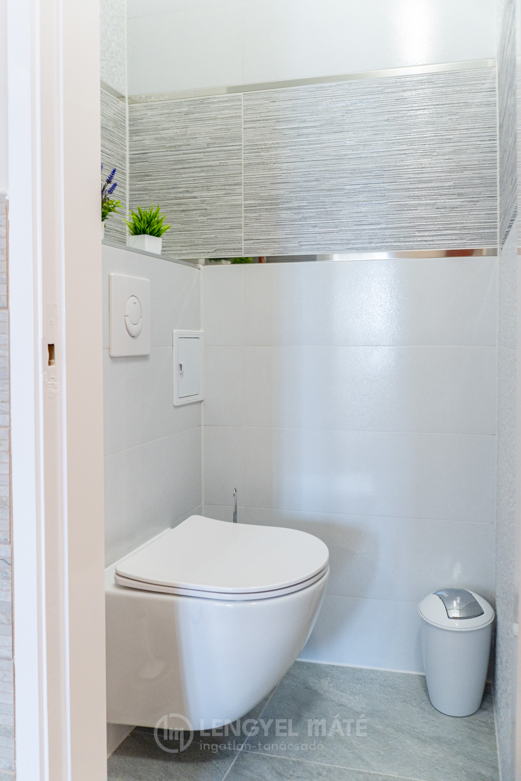 4400 Szabadsag tér wc