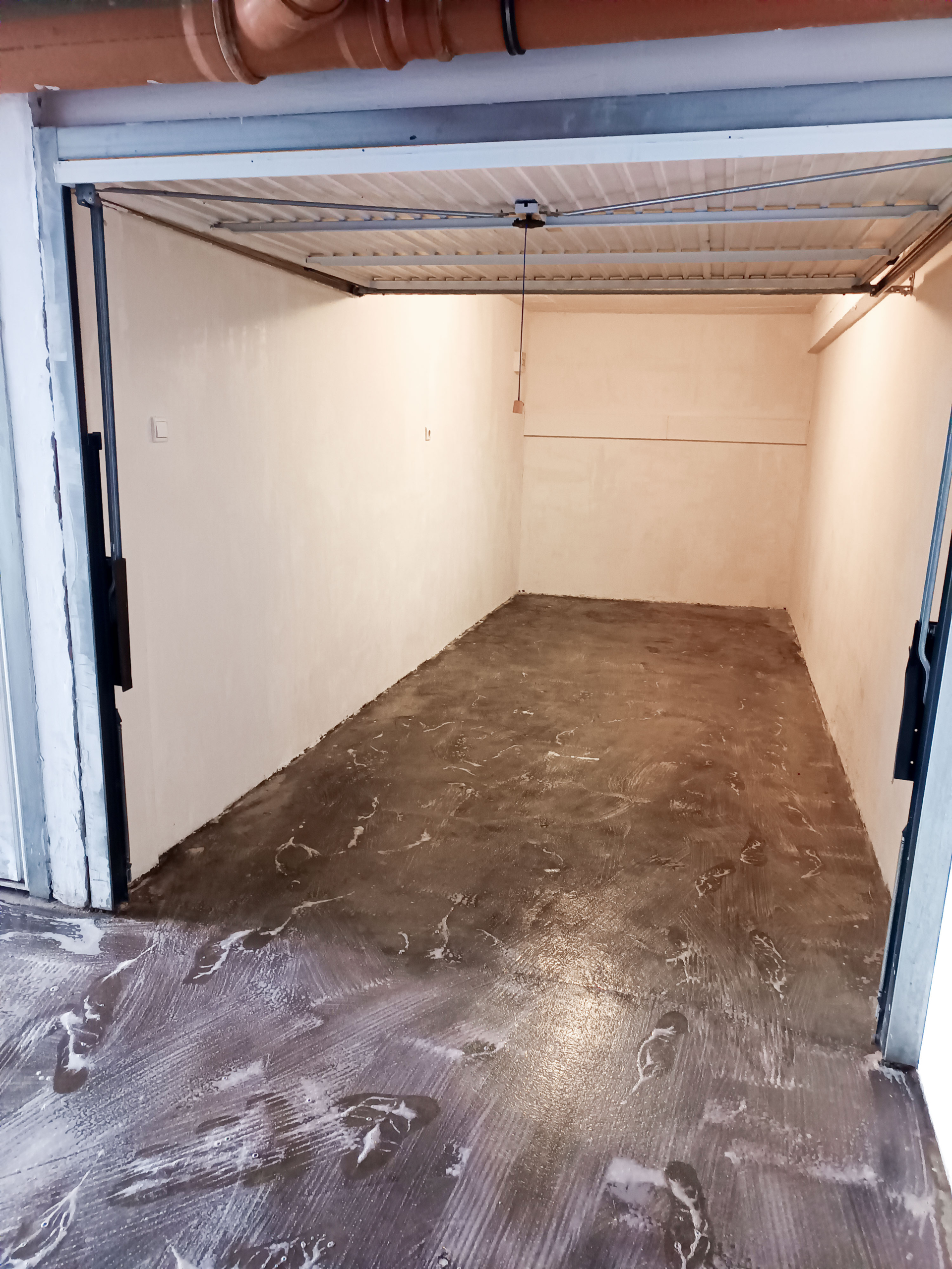 4400 Szabadsag tér garázs